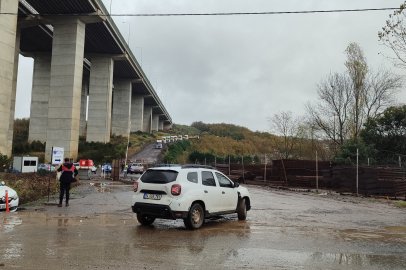 Taşan dere nedeniyle restoranı su bastı