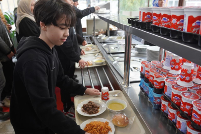 Binlerce Kişiye Ücretsiz Yemek...