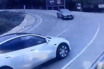 Yağmur ve kar yağışının etkili olduğu bölgede araçlar böyle kaydı