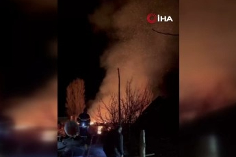 Çankırı'da köyde çıkan yangında iki ev küle döndü