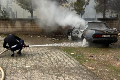 Park Halindeki Otomobil Alev Alev Yandı