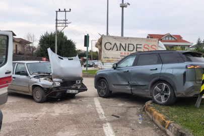 Işık ihlali kaza getirdi: 2 yaralı