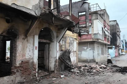 Yıkılan Metruk Bina Paniğe Neden Oldu