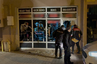 13 yaşındaki kız çocuğuna taciz iddiasıyla spor salonunun camlarını kırdılar