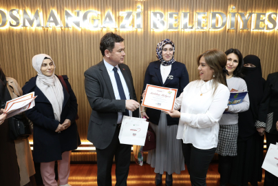 Osmangazi’de Kadınların Gücü Sahneye Çıktı: Demirtaş Kültür Merkezi’nde Umut ve Cesaret Buluşması