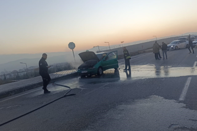 Elazığ'da seyir halindeki araç alev aldı