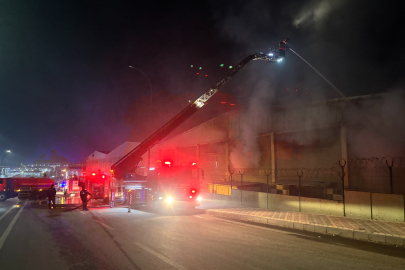 Gaziantep’te ambalaj fabrikasında yangın: 1 işçi dumandan etkilendi