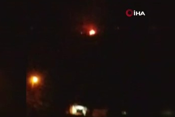 Seyir halindeki hafif ticari araç alev topuna döndü