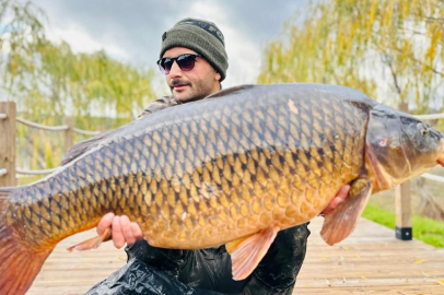 21,5 kiloluk dev sazan "Yakala-Bırak" yöntemiyle suya geri bırakıldı