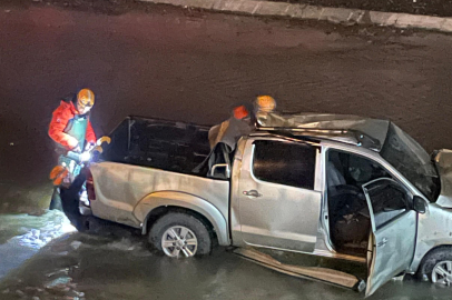 Pikap Nehre Uçtu: 5 Yaralı