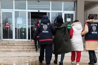 Evlilik vaadiyle 1 milyon TL dolandıran 3 kişiden 2’si tutuklandı