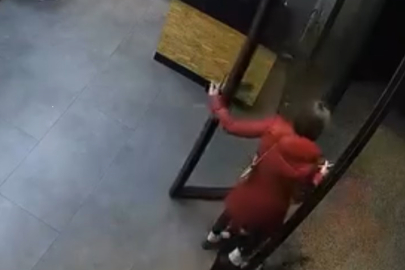 Filmleri aratmayacak olay Esenyurt'ta! 3 bin liralık işlem yaptırdı, 'kartımı unuttum' diyerek kaçtı