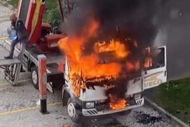 6. Kata Eşya Çıkaran Vinçli Kamyon Alevlere Teslim Oldu