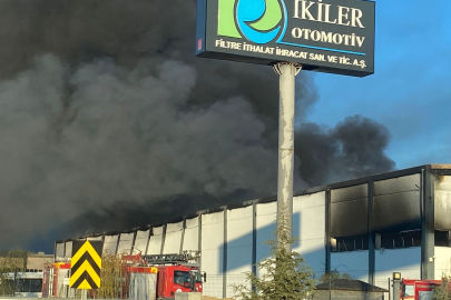 Yoğun uğraşlar sonucu söndürülen alevler fabrikayı kullanılamaz hale getirdi