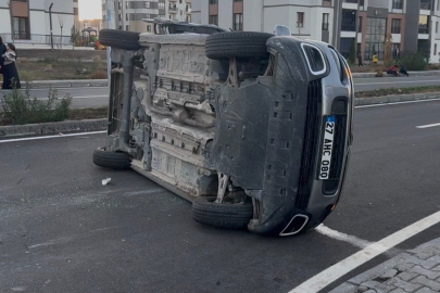 İki Otomobil Çarpıştı: 2 Yaralı