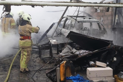 Tamirhane deposu alev alev yandı: Uzun uğraşlar sonucu yangın kontrol altına alındı