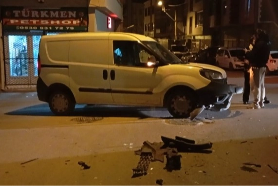 Gece saatlerinde sıkışmalı kaza: 2 yaralı
