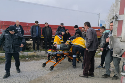 Tır başka tıra arakadan çarptı: 1 yaralı