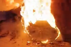 Hareket Halindeki Otomobil Alev Topuna Döndü