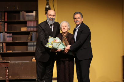 Gemlik’te “Şair, Şiir, Şuur” Oyunu Büyük Beğeni Topladı