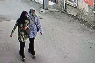 Kadın Hırsızlar Kameraya Yakalandı