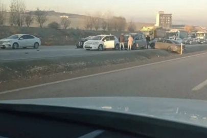 Elmadağ'da 5 araçlı zincirleme kaza: 4 kişi yaralandı