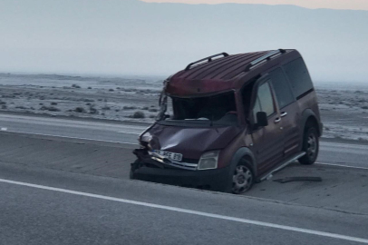 Hafif ticari araç takla attı: Sürücü ölümden döndü