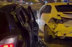 3 Otomobil Çarpıştı: 3 Yaralı