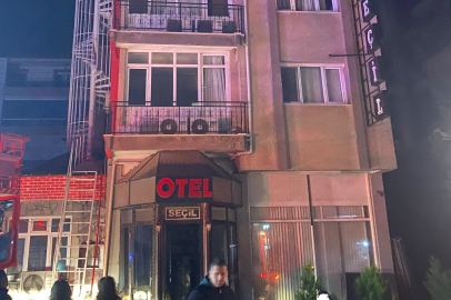 5 Katlı Otelde Çıkan Yangın Panik Yarattı