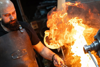 Fabrikasyon üretime 'örs ve çekiçle' direniyorlar