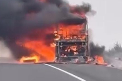 Seyir Halindeki Yolcu Otobüsü Alev Topuna Döndü