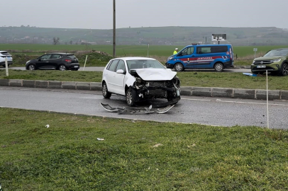 İki Otomobil Kavşakta Çarpıştı: 7 Yaralı