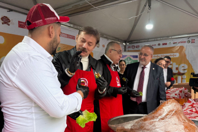 Çiğ köfte severler Bahçelievler'de buluştu; metrelerce kuyruk oluştu