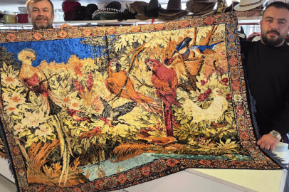 Öğretmen, dünyanın dört bir tarafından 25 yılda toplandığı duvar halıları ile koleksiyon yaptı
