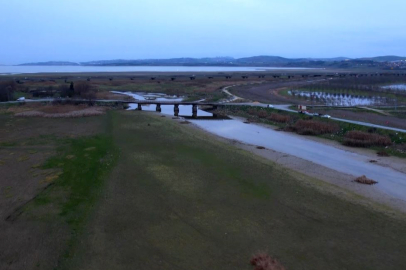 Metrelerce çekilen sular havadan dronla görüntülendi