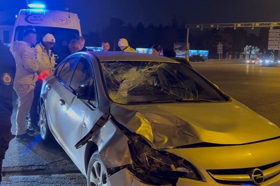 Otomobille motosiklete çarpıştı: 1 ağır yaralı