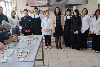 Meslek lisesinin öğretmen ve öğrencileri, okul bünyesinde halka açık bir kafeyi işletmeye başladı