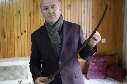 Güvenç Abdal'a ait kılıç ve zırh gömleği, 700 yılı aşkın süredir Gümüşhane'deki torunları tarafından korunuyor