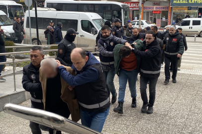 Araç satmak isteyen vatandaşları dolandırıp şirketleri üzerinden para aklayan şebeke çökertildi