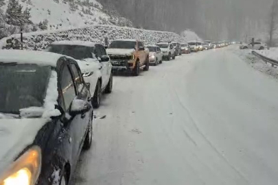 Uludağ'da kurallara uymayan sürücüler dönüş yolundaki tatilcileri mağdur etti