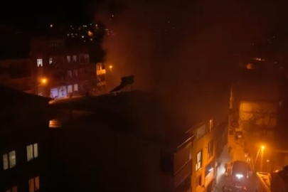 Bursa'da Apartmanın Deposu Alevlere Teslim Oldu