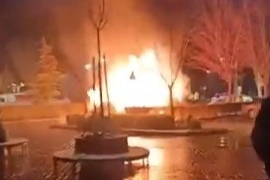 Hastane Otoparkında 2 Otomobil Alev Alev Yandı