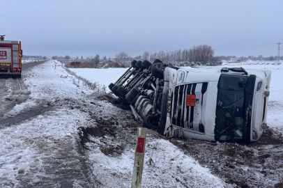 Facia ucuz atlatıldı! Asit yüklü tanker devrildi: 1 yaralı