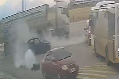 Kazada otomobilin LPG tankı yerinden çıkarak yola fırladı