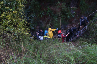 Otomobil Uçurumdan Uçtu! Sürücü Ölümden Döndü