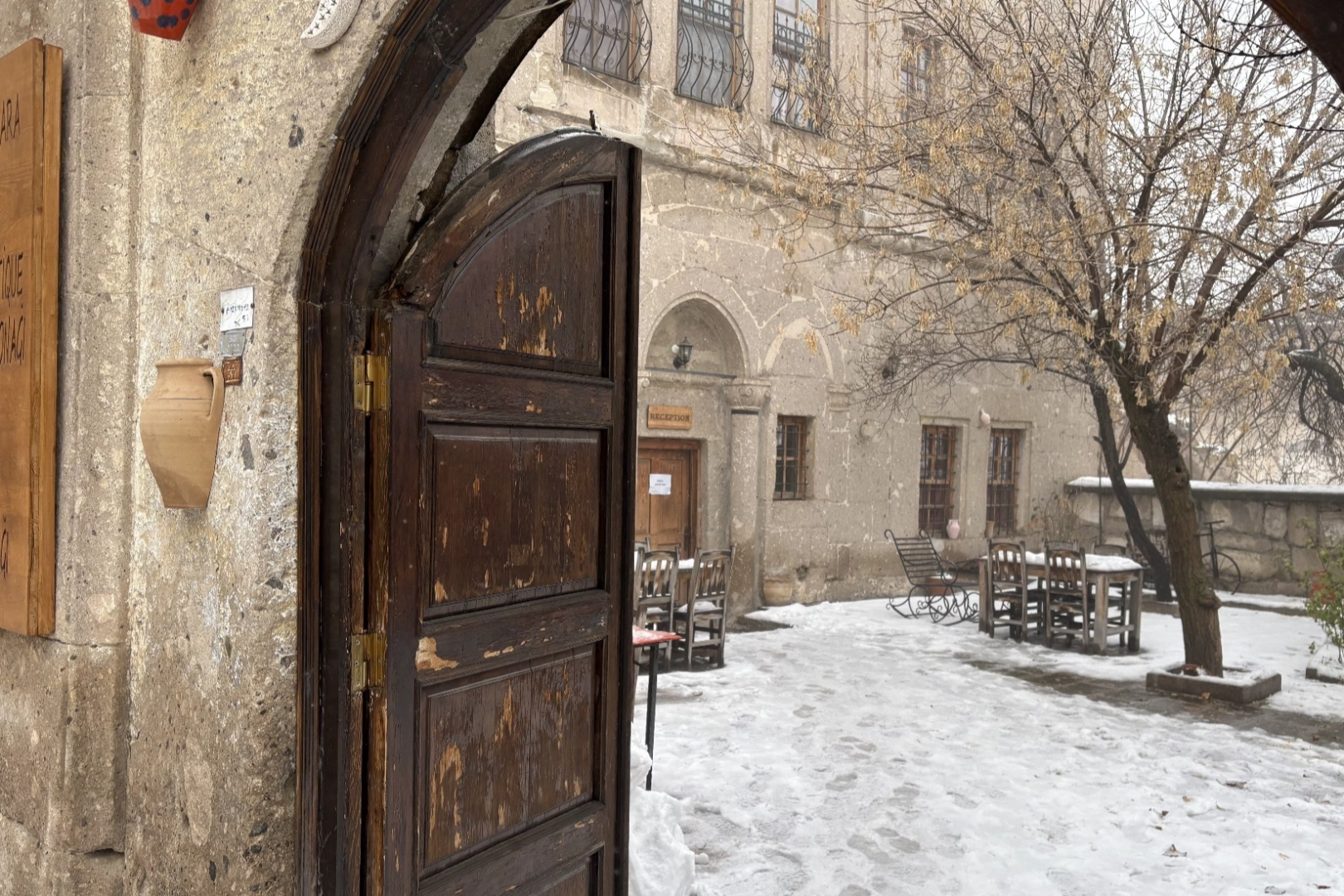 Aksaray'ın Güzelyurt ilçesinde kar yağışı etkili oldu