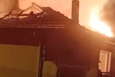 Bursa'da Köy Evi Alev Alev Yandı