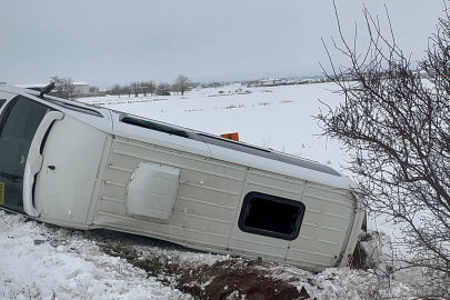Elazığ’da kar faciası: Minibüs şarampole devrildi, 9 yaralı!