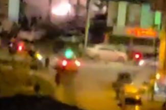 Kablolar araçların üzerine düştü, mahallede panik yaşandı