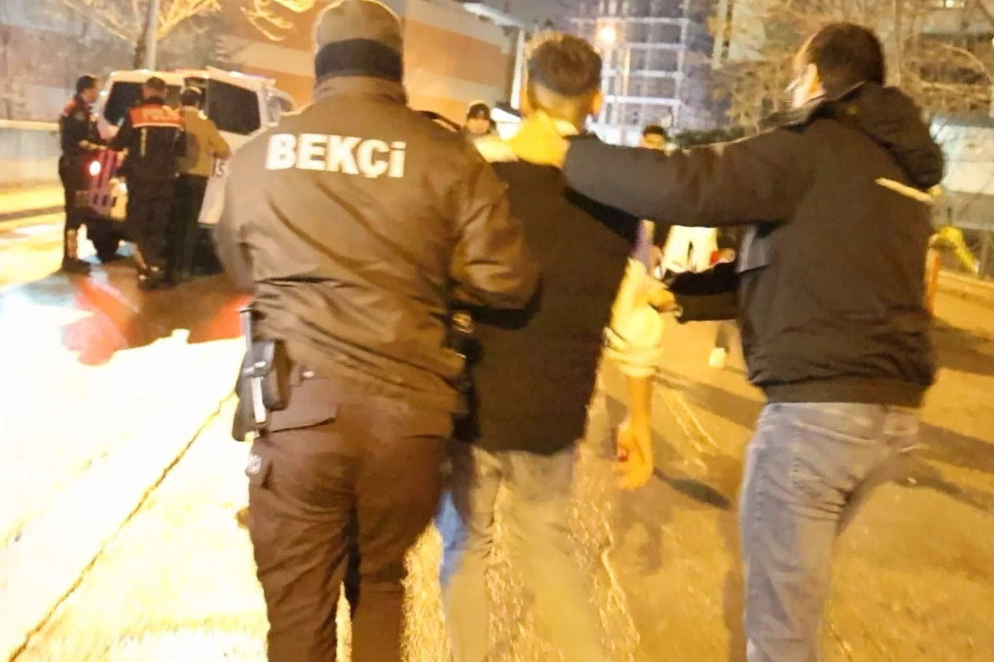 Kavga edip kaçtılar, polisin kovalamacasıyla yakalandılar